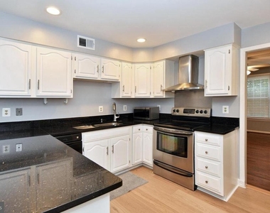 10121 Crestberry Place - Photo Thumbnail 12