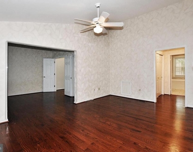 10121 Crestberry Place - Photo Thumbnail 24
