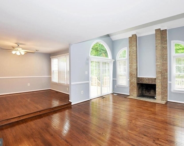 10121 Crestberry Place - Photo Thumbnail 18