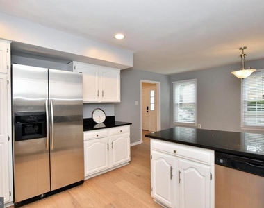 10121 Crestberry Place - Photo Thumbnail 13