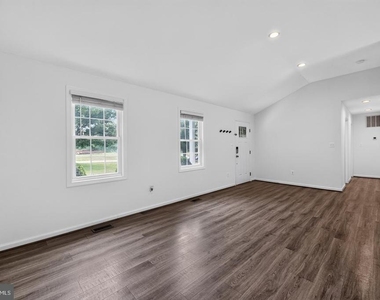 19510 Fisher Avenue - Photo Thumbnail 6