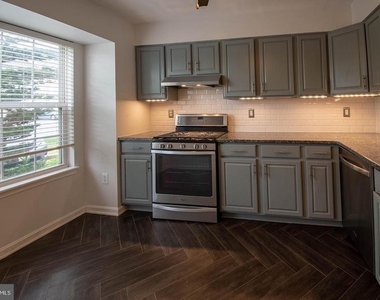 5620 Queen Anne Court - Photo Thumbnail 3
