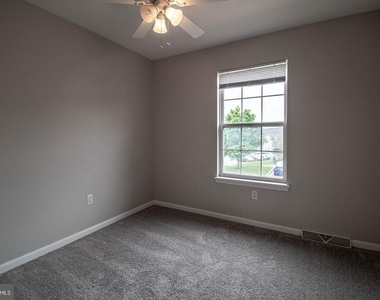 5620 Queen Anne Court - Photo Thumbnail 16