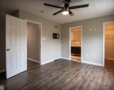5620 Queen Anne Court - Photo Thumbnail 12