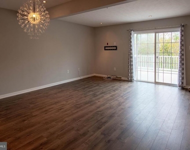 5620 Queen Anne Court - Photo Thumbnail 7