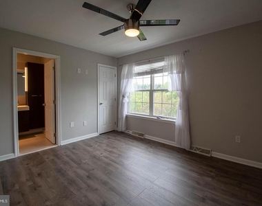 5620 Queen Anne Court - Photo Thumbnail 13