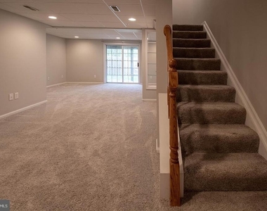 5620 Queen Anne Court - Photo Thumbnail 18