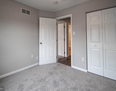 5620 Queen Anne Court - Photo Thumbnail 15