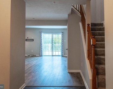 5620 Queen Anne Court - Photo Thumbnail 1