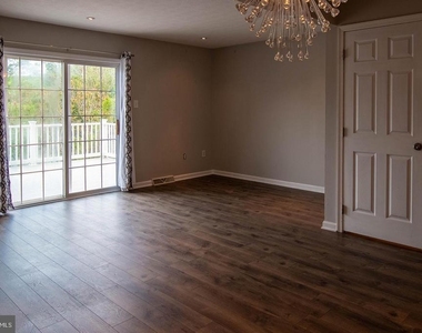 5620 Queen Anne Court - Photo Thumbnail 6