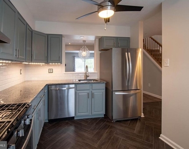 5620 Queen Anne Court - Photo Thumbnail 9