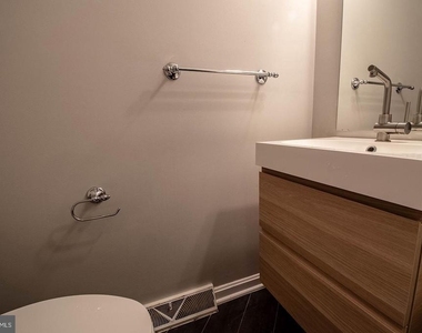 5620 Queen Anne Court - Photo Thumbnail 8