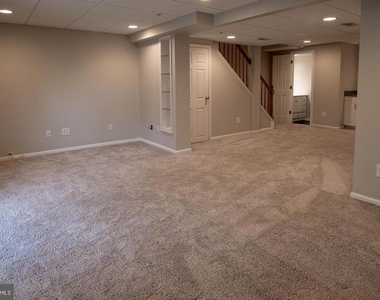 5620 Queen Anne Court - Photo Thumbnail 20