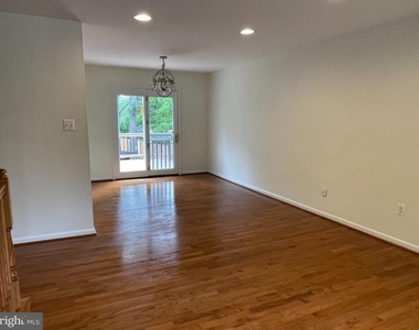 271 Crandell Road - Photo Thumbnail 3