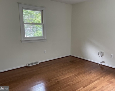271 Crandell Road - Photo Thumbnail 8