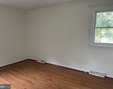 271 Crandell Road - Photo Thumbnail 6