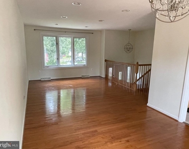 271 Crandell Road - Photo Thumbnail 4