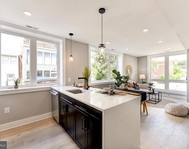 1915 H Street Ne - Photo Thumbnail 3