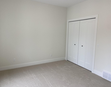 723 Violet Way - Photo Thumbnail 16