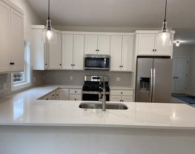 723 Violet Way - Photo Thumbnail 7