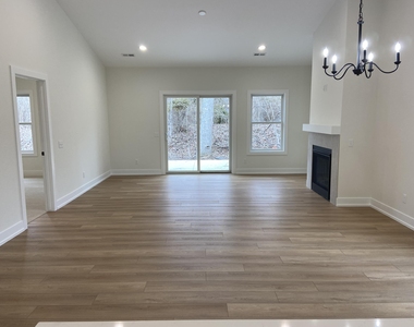 723 Violet Way - Photo Thumbnail 5