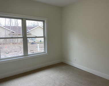 723 Violet Way - Photo Thumbnail 17