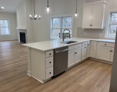 723 Violet Way - Photo Thumbnail 9