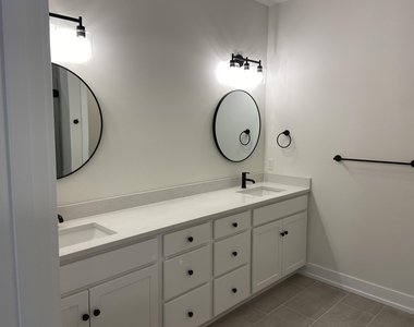 723 Violet Way - Photo Thumbnail 11