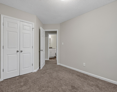 615 S Moore Street - Photo Thumbnail 16