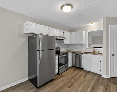 615 S Moore Street - Photo Thumbnail 5