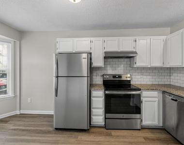 615 S Moore Street - Photo Thumbnail 7