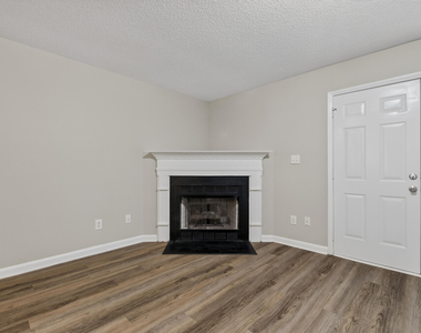 615 S Moore Street - Photo Thumbnail 12