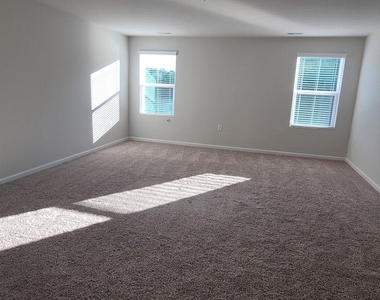 3204 Lake Barkley Way - Photo Thumbnail 10