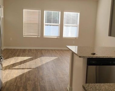 3204 Lake Barkley Way - Photo Thumbnail 4