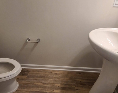 3204 Lake Barkley Way - Photo Thumbnail 7