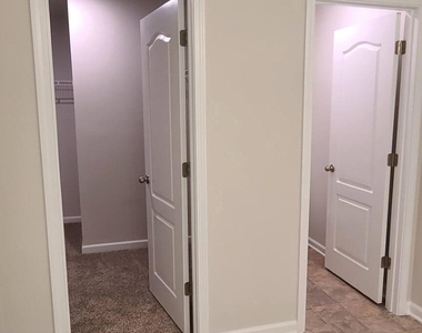 3204 Lake Barkley Way - Photo Thumbnail 16