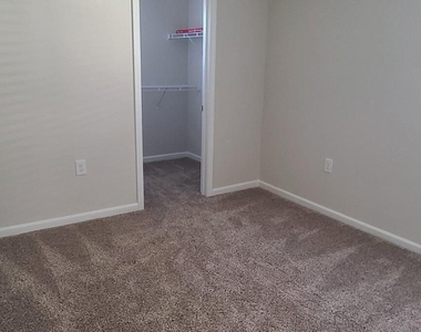 3204 Lake Barkley Way - Photo Thumbnail 9