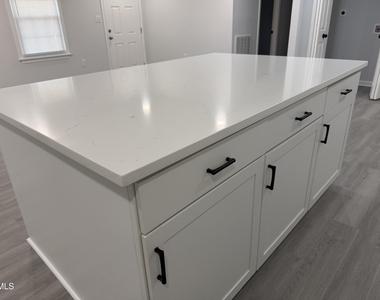 108 N Glendale Drive - Photo Thumbnail 8