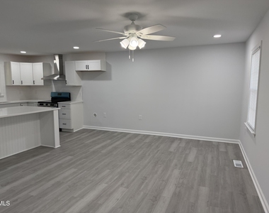 108 N Glendale Drive - Photo Thumbnail 5