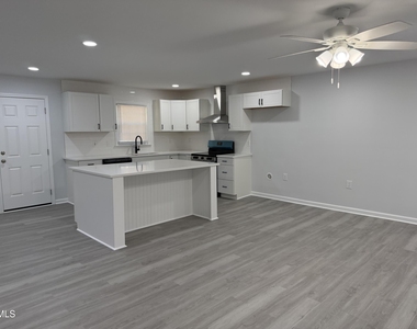 108 N Glendale Drive - Photo Thumbnail 4