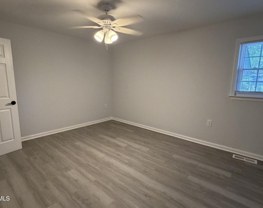 108 N Glendale Drive - Photo Thumbnail 9