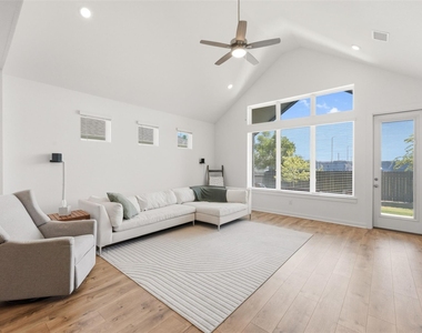 2309 Western View Dr - Photo Thumbnail 8