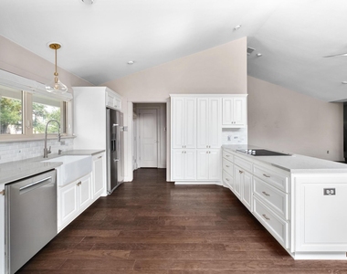 2802 Warren St - Photo Thumbnail 8