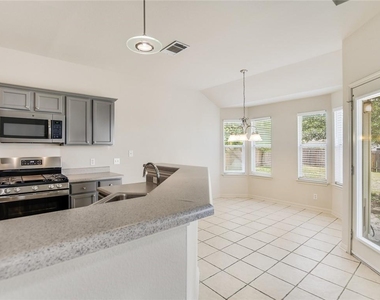 305 Dana Dr - Photo Thumbnail 3
