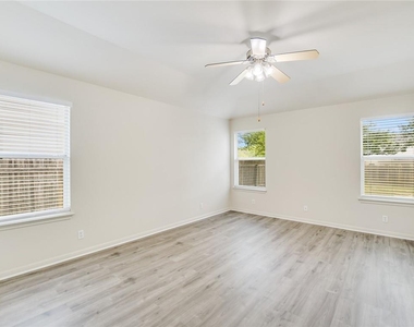 305 Dana Dr - Photo Thumbnail 11