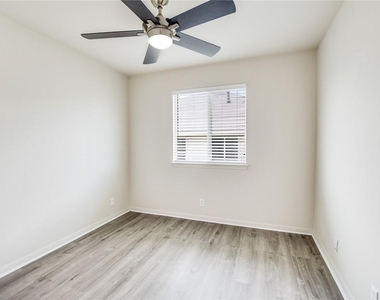 305 Dana Dr - Photo Thumbnail 7