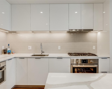 44 East Ave - Photo Thumbnail 11