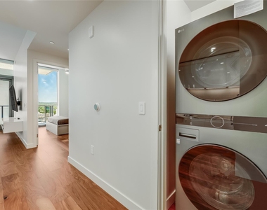 44 East Ave - Photo Thumbnail 15
