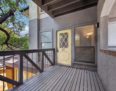 806 W 24th St - Photo Thumbnail 2