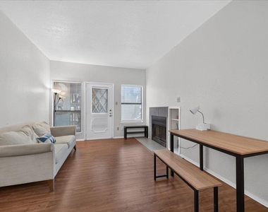 806 W 24th St - Photo Thumbnail 4